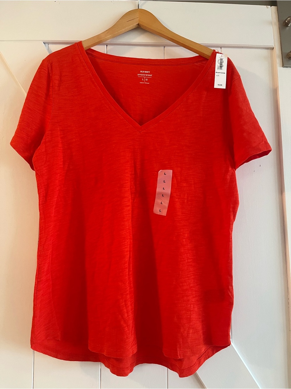 Old Navy Women's Bright Red Short Sleeve V-Neck Tee size L